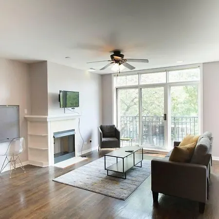 Mccormick Place Experience At Indiana Place Apartment